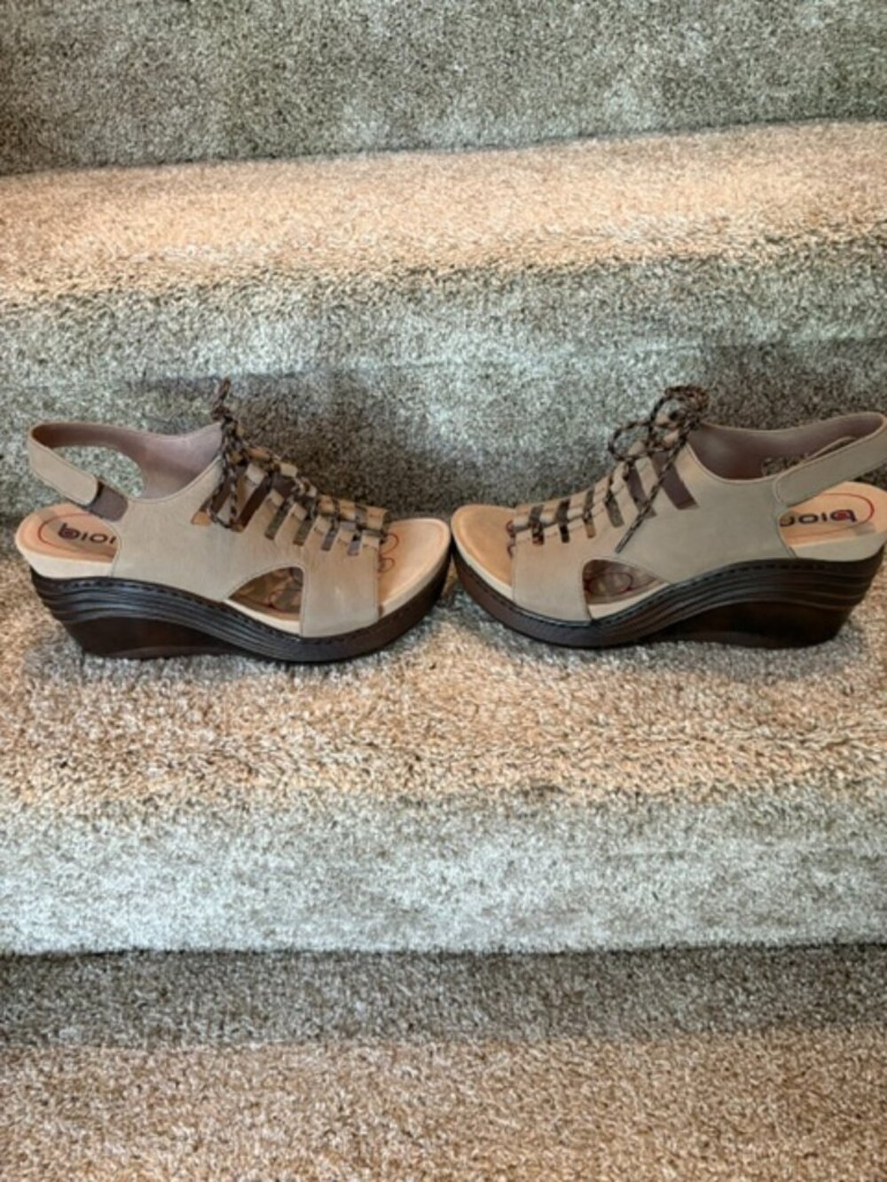 Bionica Tan Leather Wedge Sandals Women's -10M